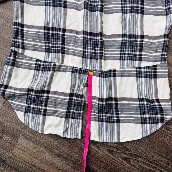 Cloth and Stone Split Back Button Down Plaid Top Size M Women’s - Picture 11 of 13